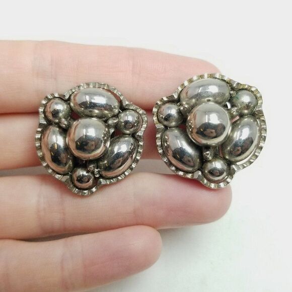 Vintage Silver Tone Beaded Cluster Clip On Earrings, Retro 70s Style, Estate - Picture 5 of 6